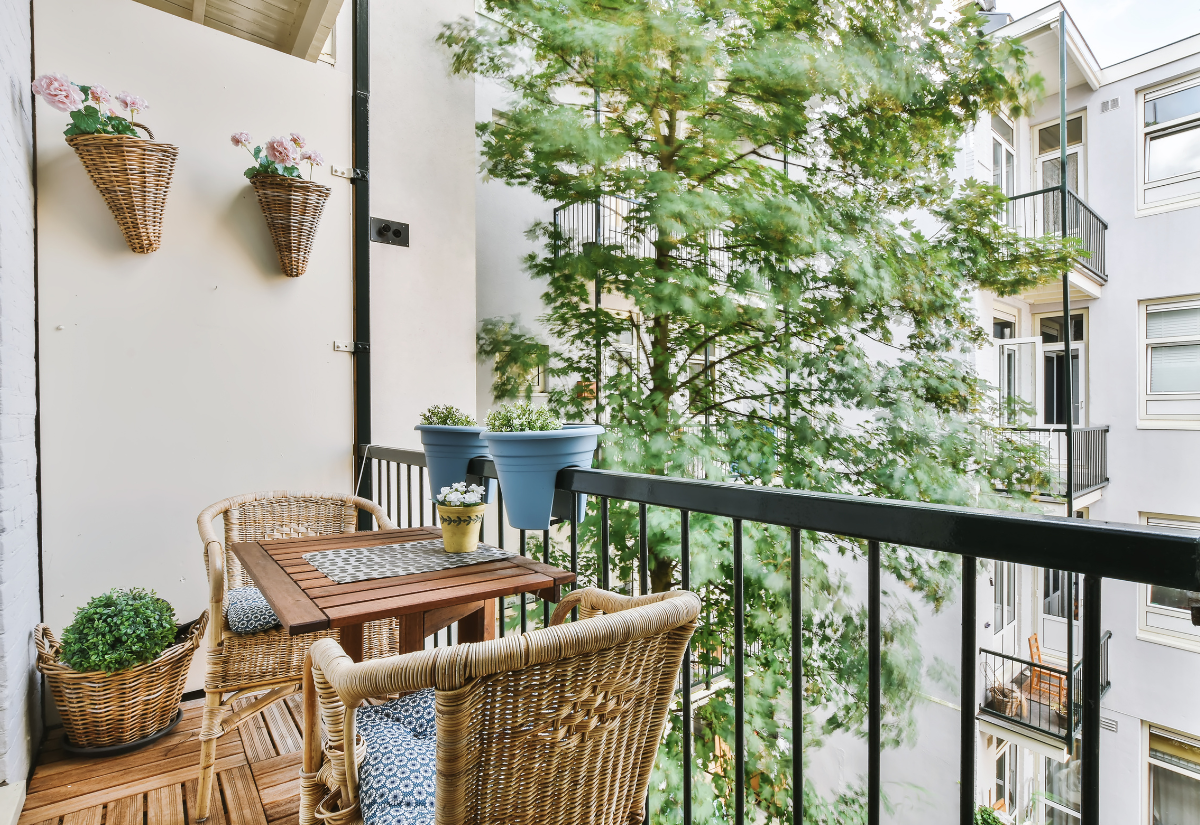 Einen kleinen Balkon in einem Kräutergarten verwandeln